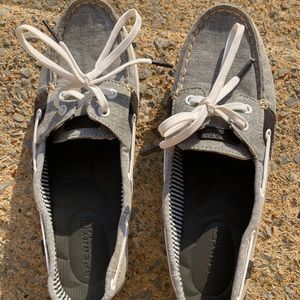 Sperry shoes size 8.5. Gray and white